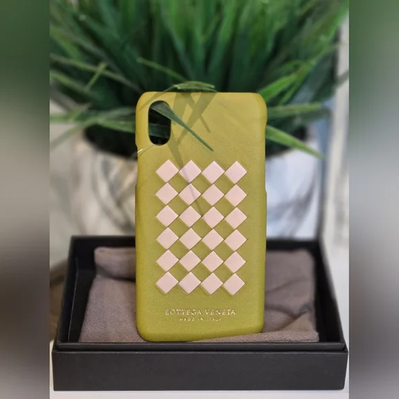 【値下げ】Bottega Veneta イエロー iPhoneケース　新品未使用 BOTTEGA VENETA（iPhoneケース ・ イエロー/黄色系）のフリマアイテム一覧